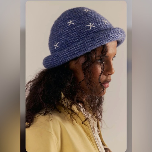 Free People Daisy Blue Knitted bucket Hat - Picture 5 of 14
